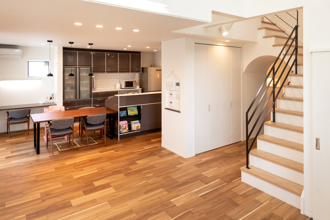 ダイニング・キッチン・リビング階段